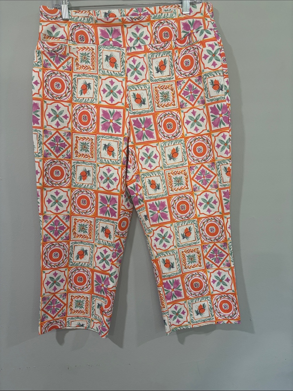 KIM ROGERS FLORAL TILE-PRINT CROPPED PANTS IN ORANGE, PINK & GREEN SIZE/10